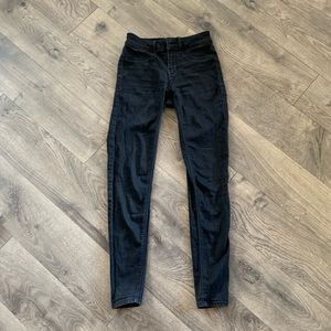 Black Jeggings, curvy shape, skinny jeans